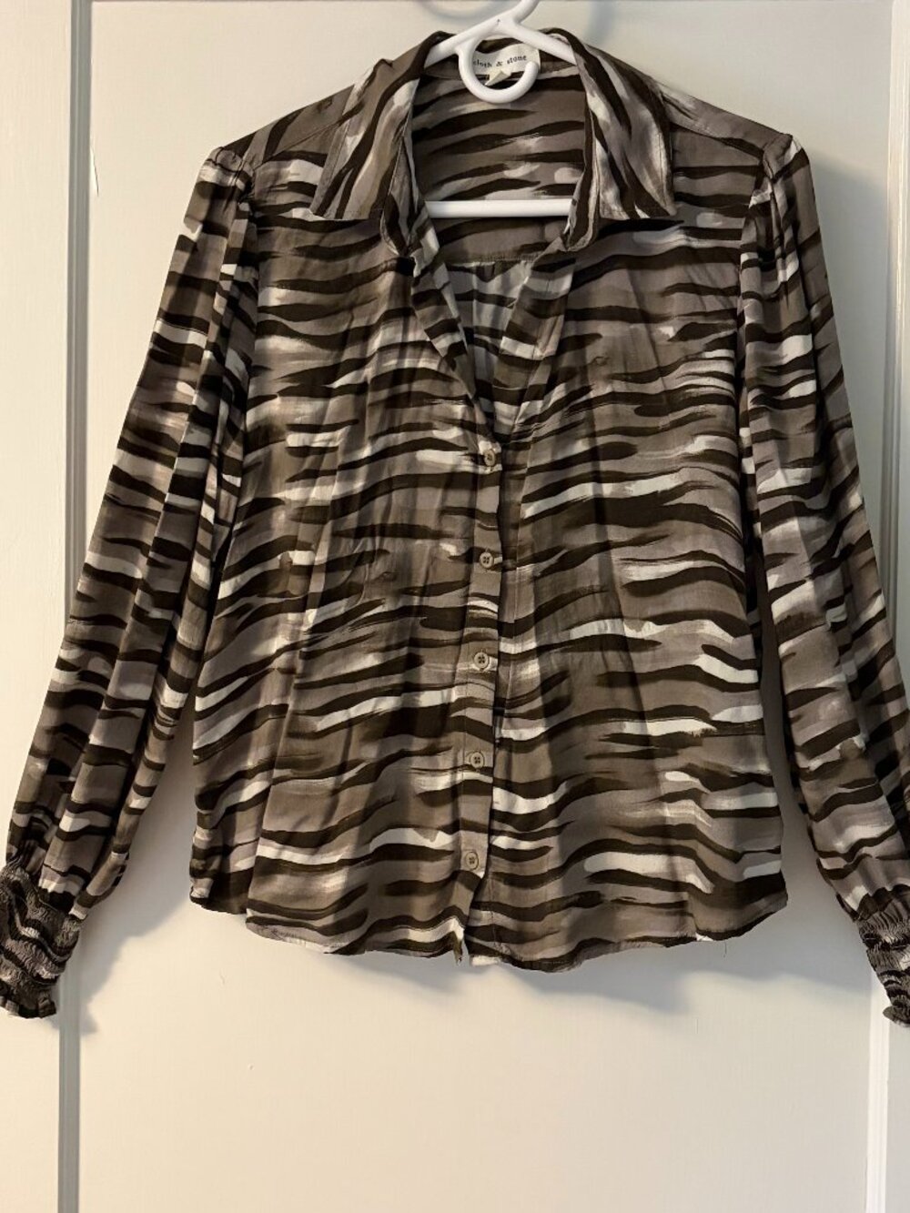 Cloth & Stone camo inspired print button up blouse size medium